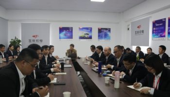 古堂生到物流集團宣講黨的十九屆六中全會精神和自治區(qū)第十二次黨代會精神并開展工作調研