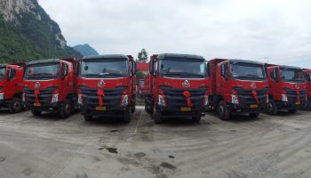 專業(yè)服務(wù)，成就大客戶，玉柴機(jī)電交付10臺(tái)乘龍自卸車