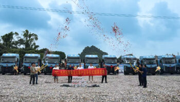 玉柴物流集團玉柴機電玉林公司交付20輛乘龍牽引重載新能源車，助力客戶開啟綠色運輸新篇章